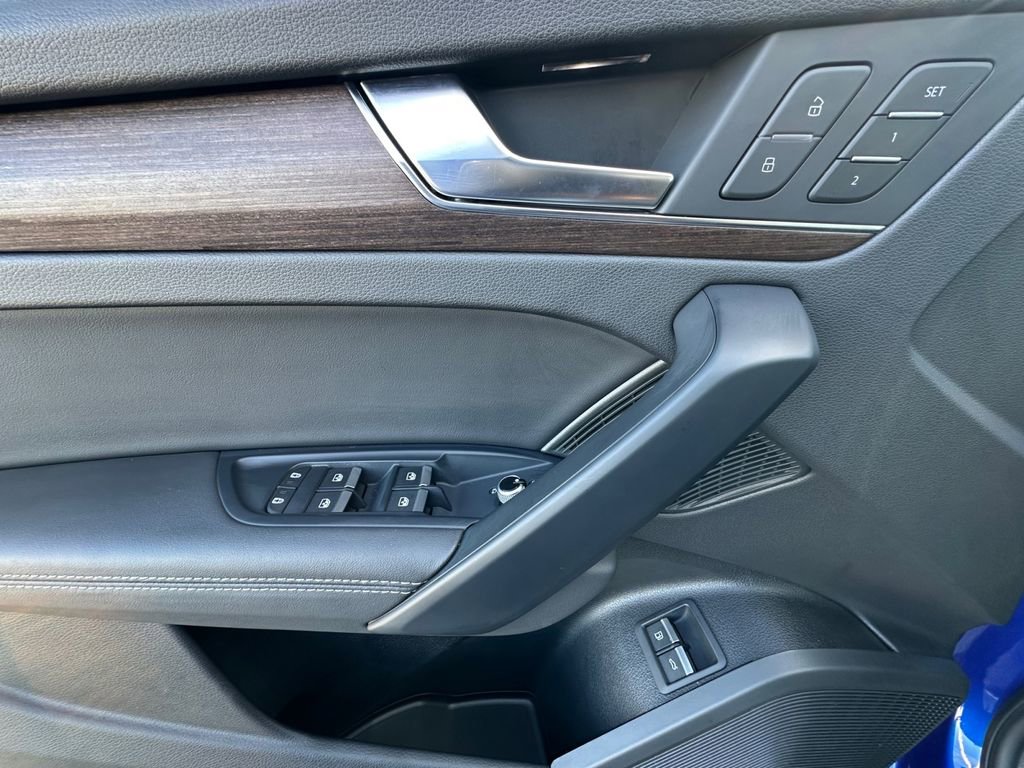 Used 2024 Audi Q5 e Premium Plus w/ Premium Plus Package image 11