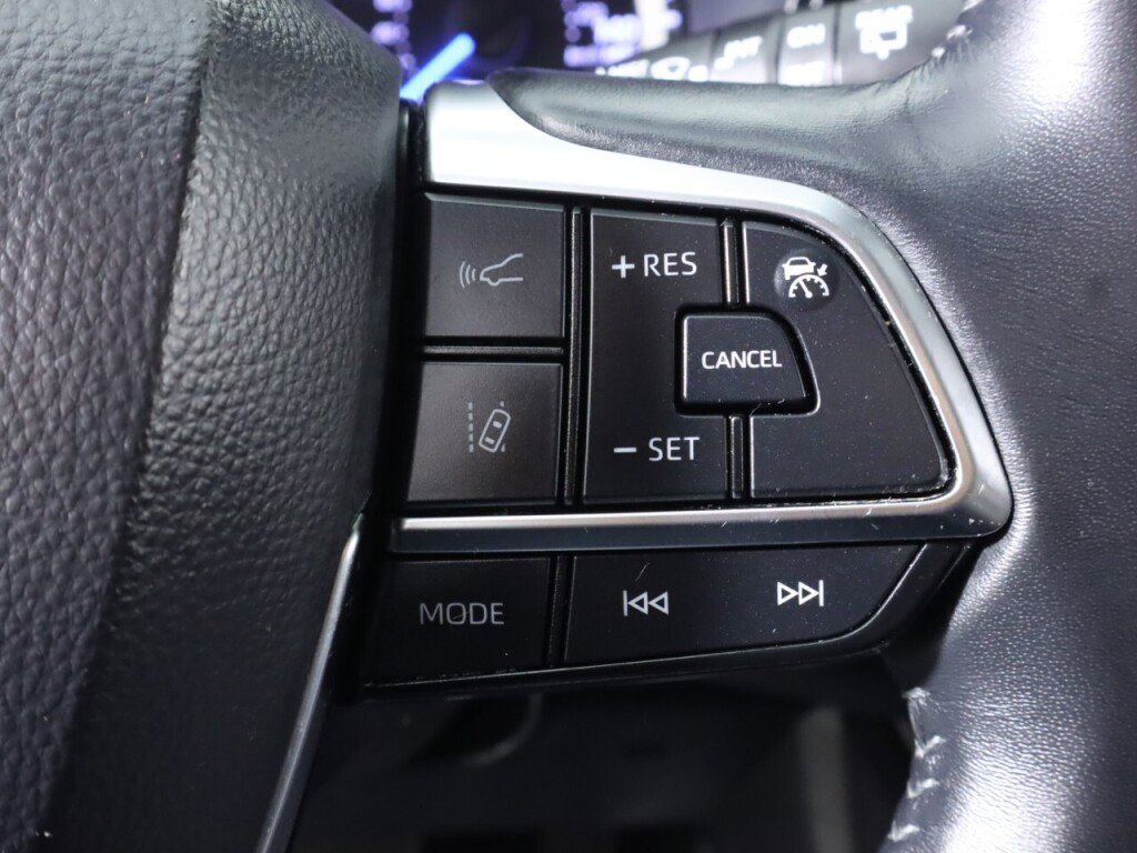 Used 2021 Toyota Highlander LE image 14