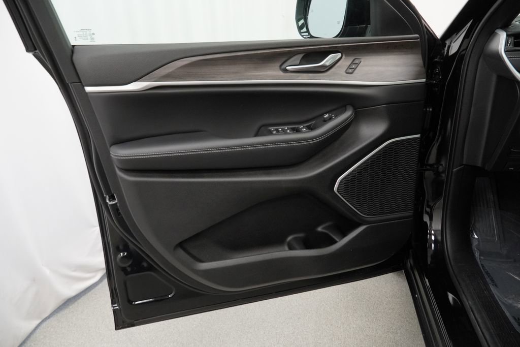 New 2026 Jeep Grand Cherokee L Limited AWD/4WD image 28