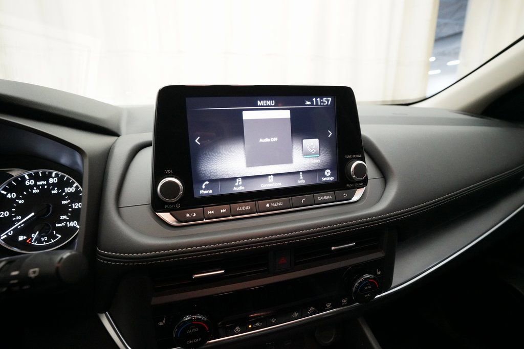 Used 2025 Nissan Rogue SV w/ SV Premium Package image 6