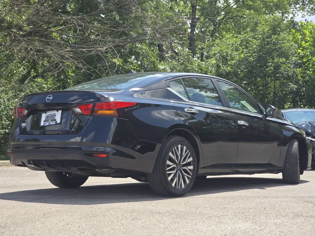 Used 2025 Nissan Altima 2.5 SV FWD image 12