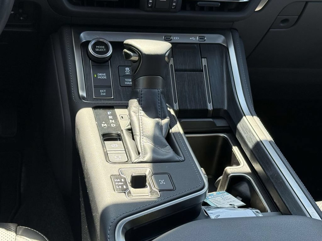 Used 2024 Lexus GX 550 AWD/4WD image 19