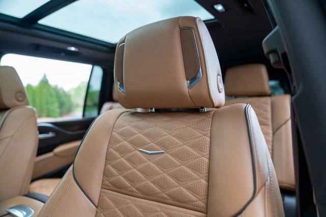 Used 2022 Cadillac Escalade ESV Sport w/ Touring Package image 35