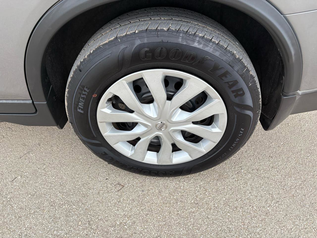 Used 2018 Nissan Rogue S FWD image 13