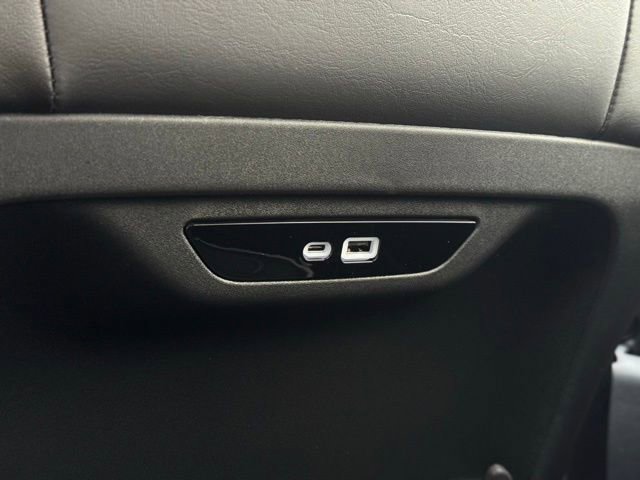 New 2026 Chrysler Pacifica Limited w/ Uconnect Theater Family Group image 24