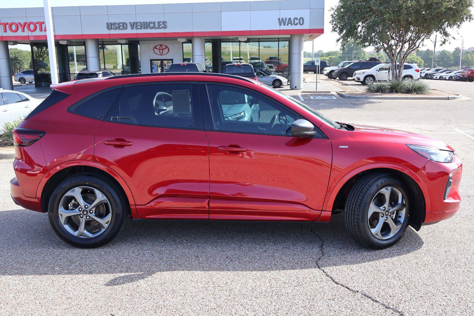 Used 2023 Ford Escape ST-Line w/ Tech Pack #1 FWD image 2