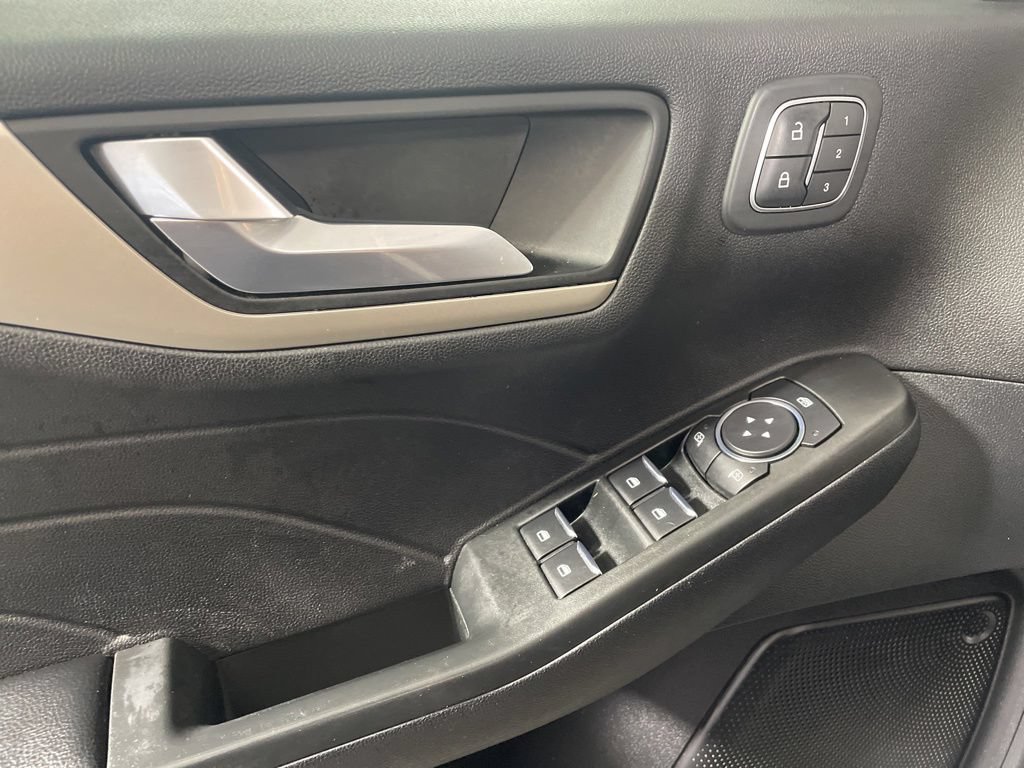 Used 2022 Ford Escape SEL w/ Technology Package AWD/4WD image 9