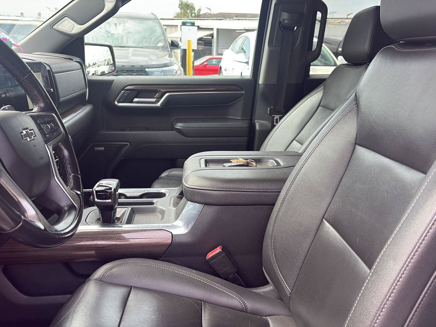 Used 2022 Chevrolet Silverado 1500 LT Trail Boss w/ Convenience Package II AWD/4WD image 9