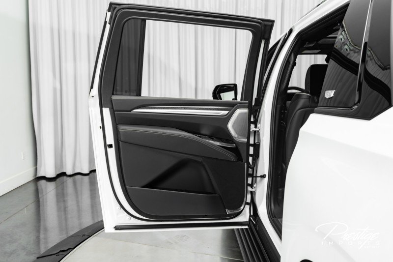 Used 2025 Cadillac Escalade ESV V image 43