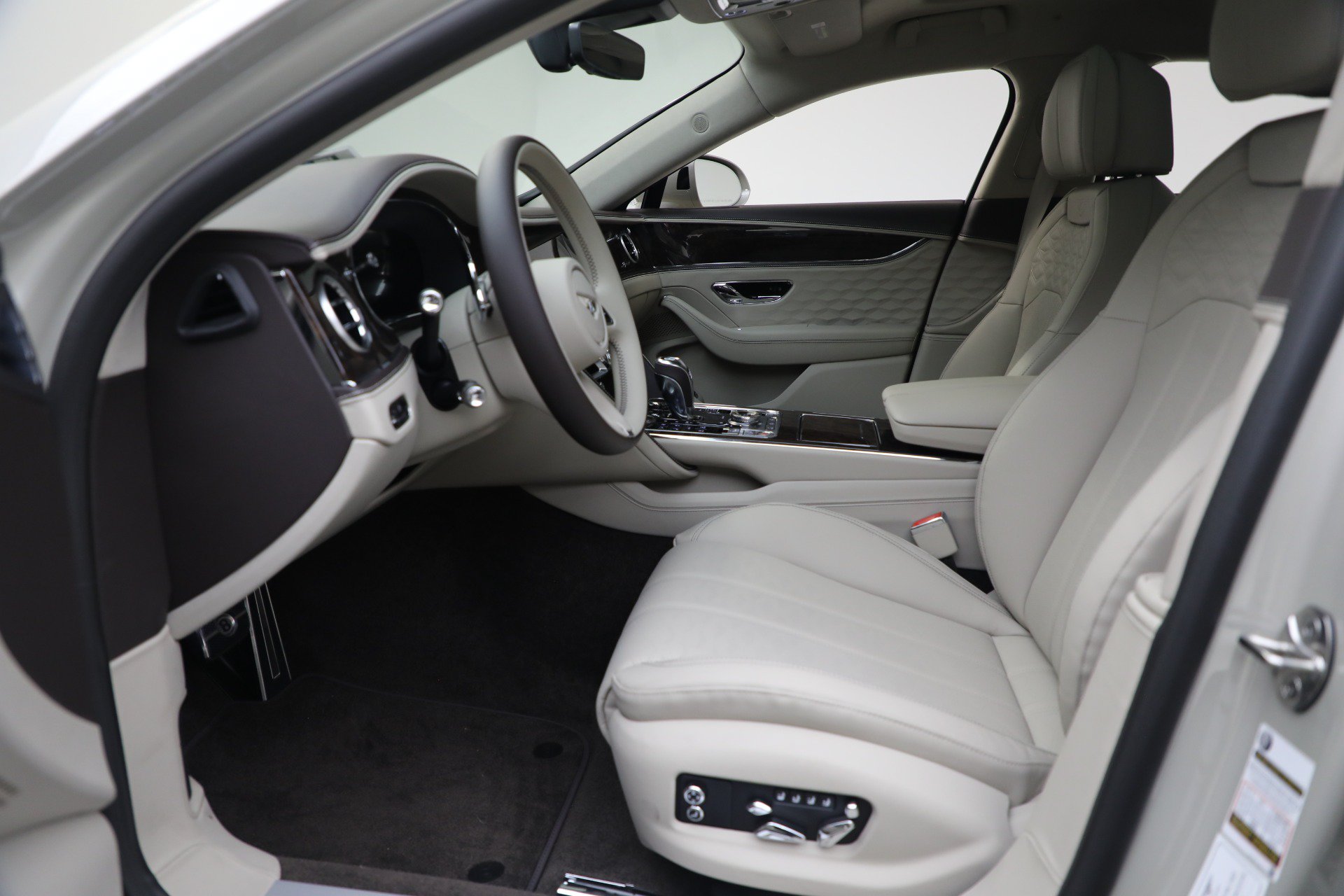 New 2025 Bentley Flying Spur Plug-In Hybrid image 19
