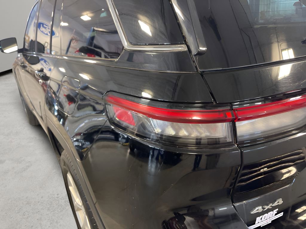 Used 2023 Jeep Grand Cherokee Limited image 32