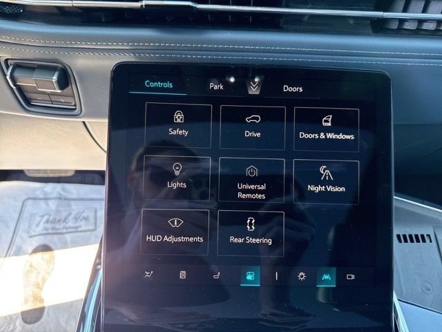 Used 2025 Cadillac Escalade IQ Luxury 2 w/ LPO, Premium Carpet Package AWD/4WD image 35