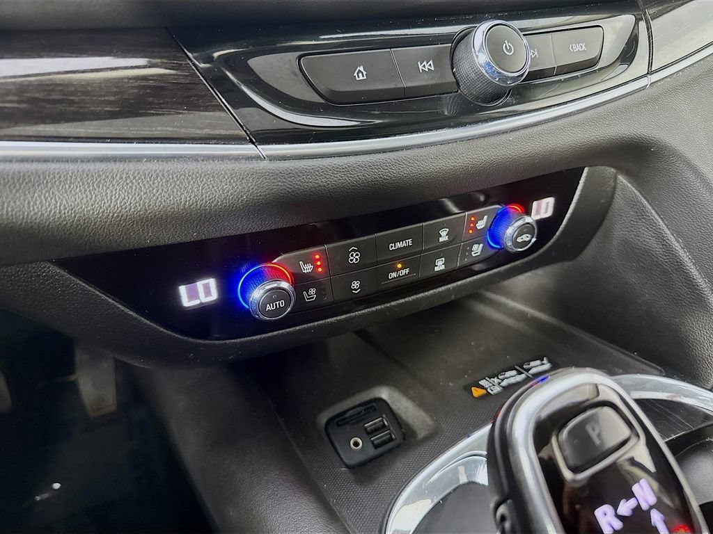 Used 2021 Buick Enclave Avenir w/ Avenir Technology Package AWD/4WD image 24