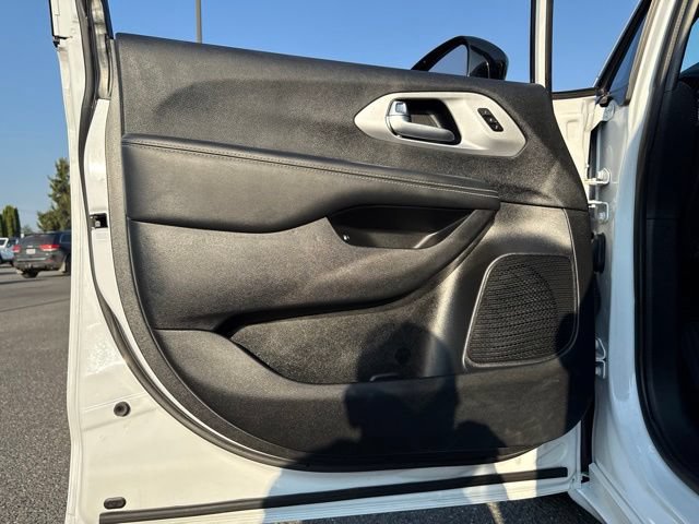 Used 2024 Chrysler Pacifica Limited FWD image 20