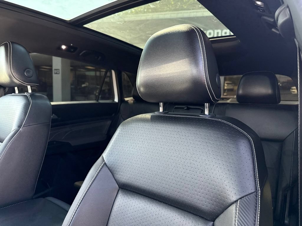 Used 2022 Volkswagen Atlas Cross Sport SEL R-Line AWD/4WD image 19