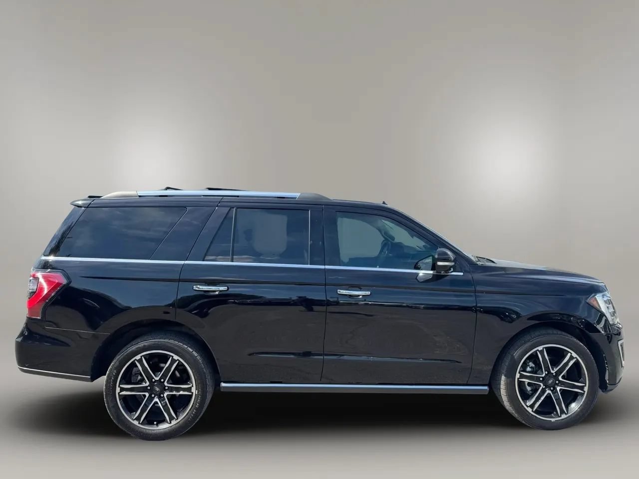 Used 2020 Ford Expedition Limited w/ Special Edition Package RWD image 4