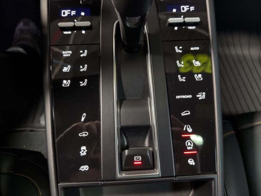 Used 2023 Porsche Macan GTS AWD/4WD image 14