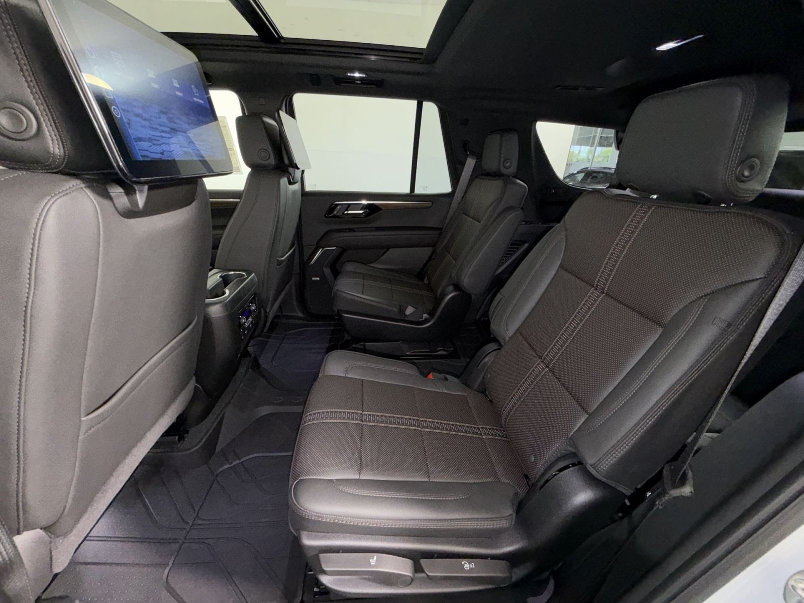New 2026 Chevrolet Tahoe High Country AWD/4WD image 25