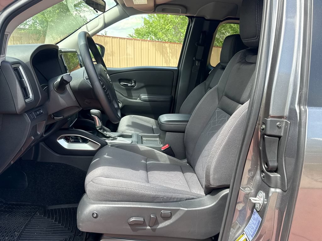 Used 2025 Nissan Frontier SV AWD/4WD image 10