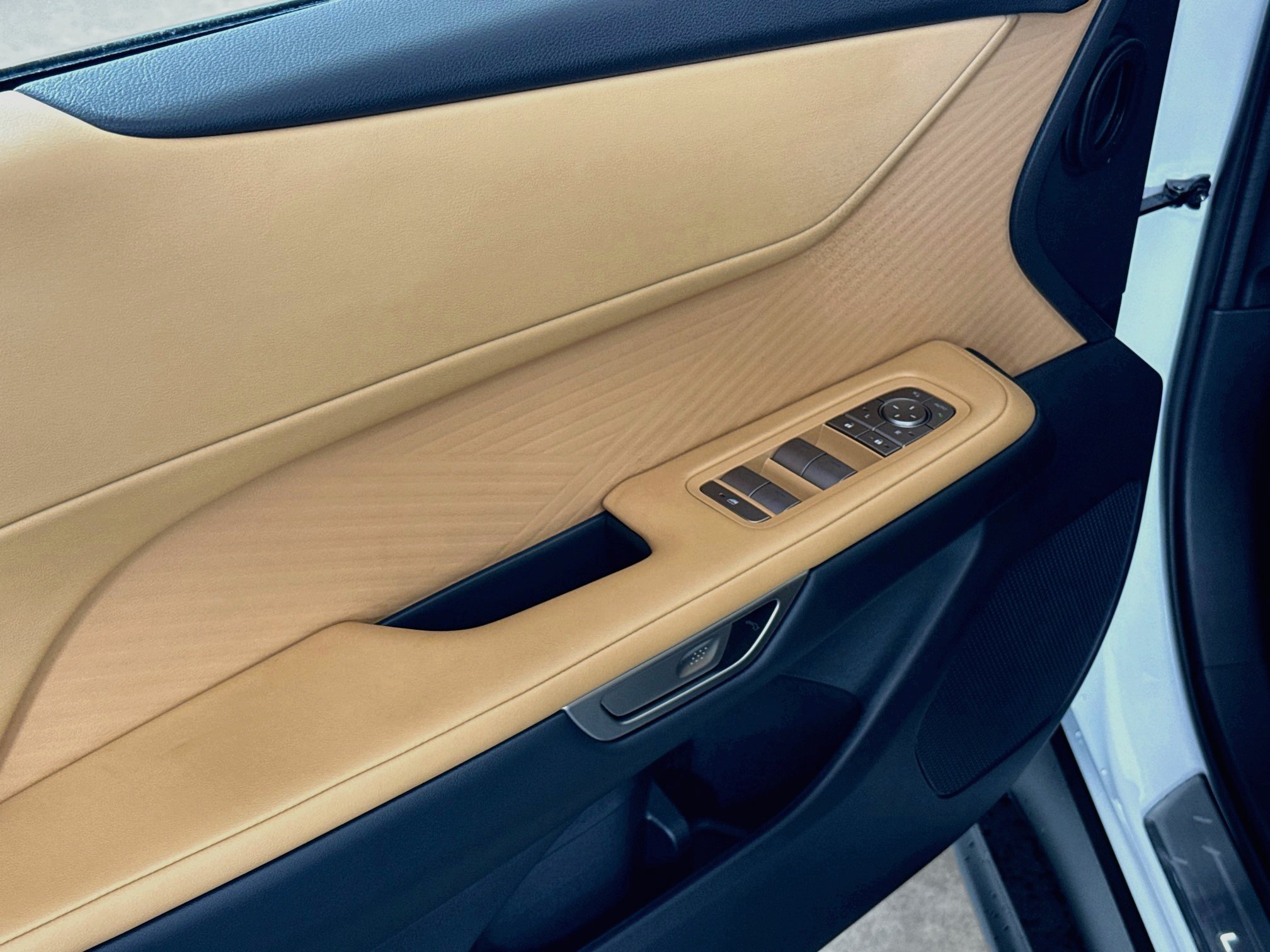 New 2026 Lexus ES 350h AWD w/ Convenience Package image 19