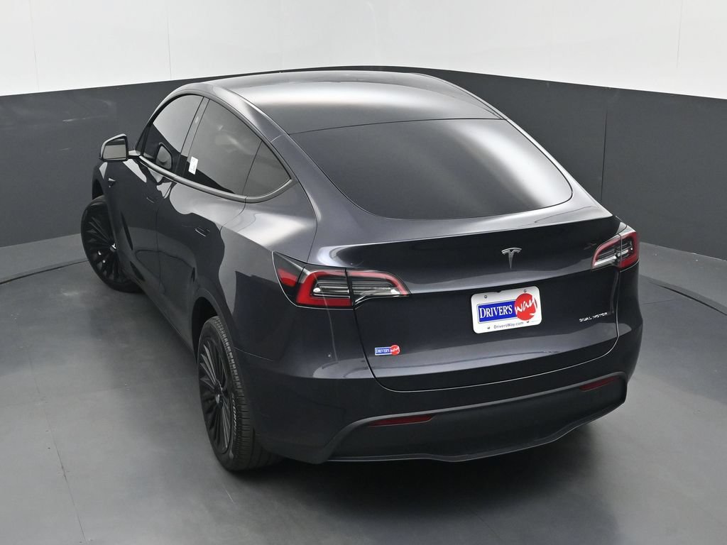 Used 2024 Tesla Model Y Long Range AWD/4WD image 32