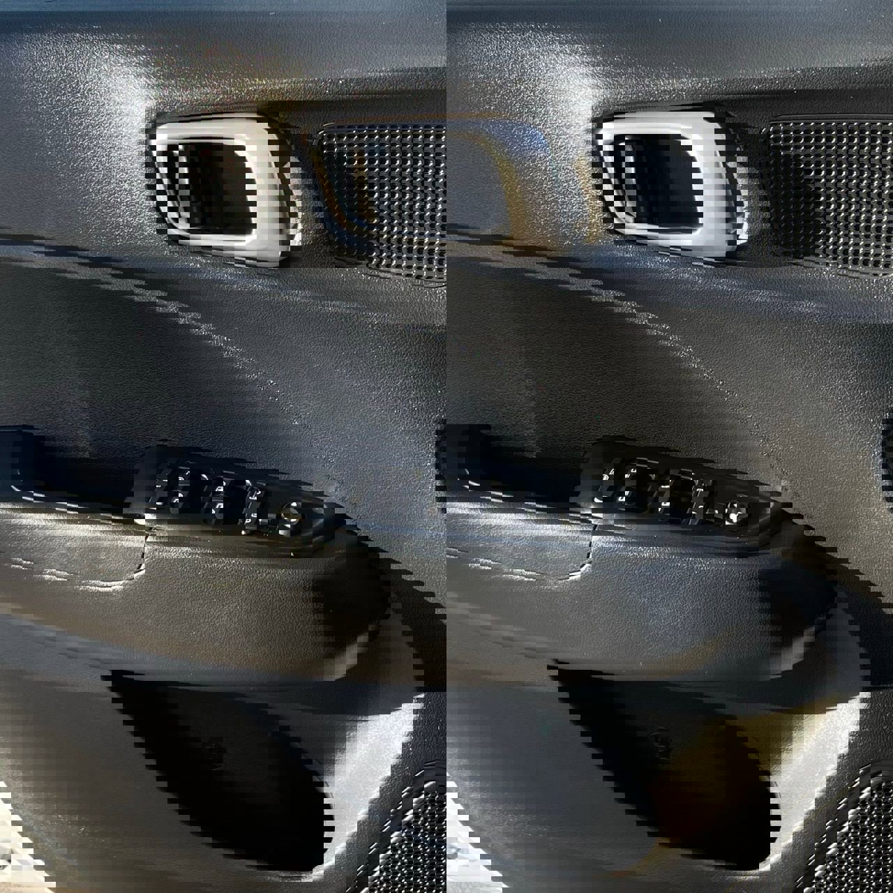 Used 2025 Hyundai Venue SE image 19