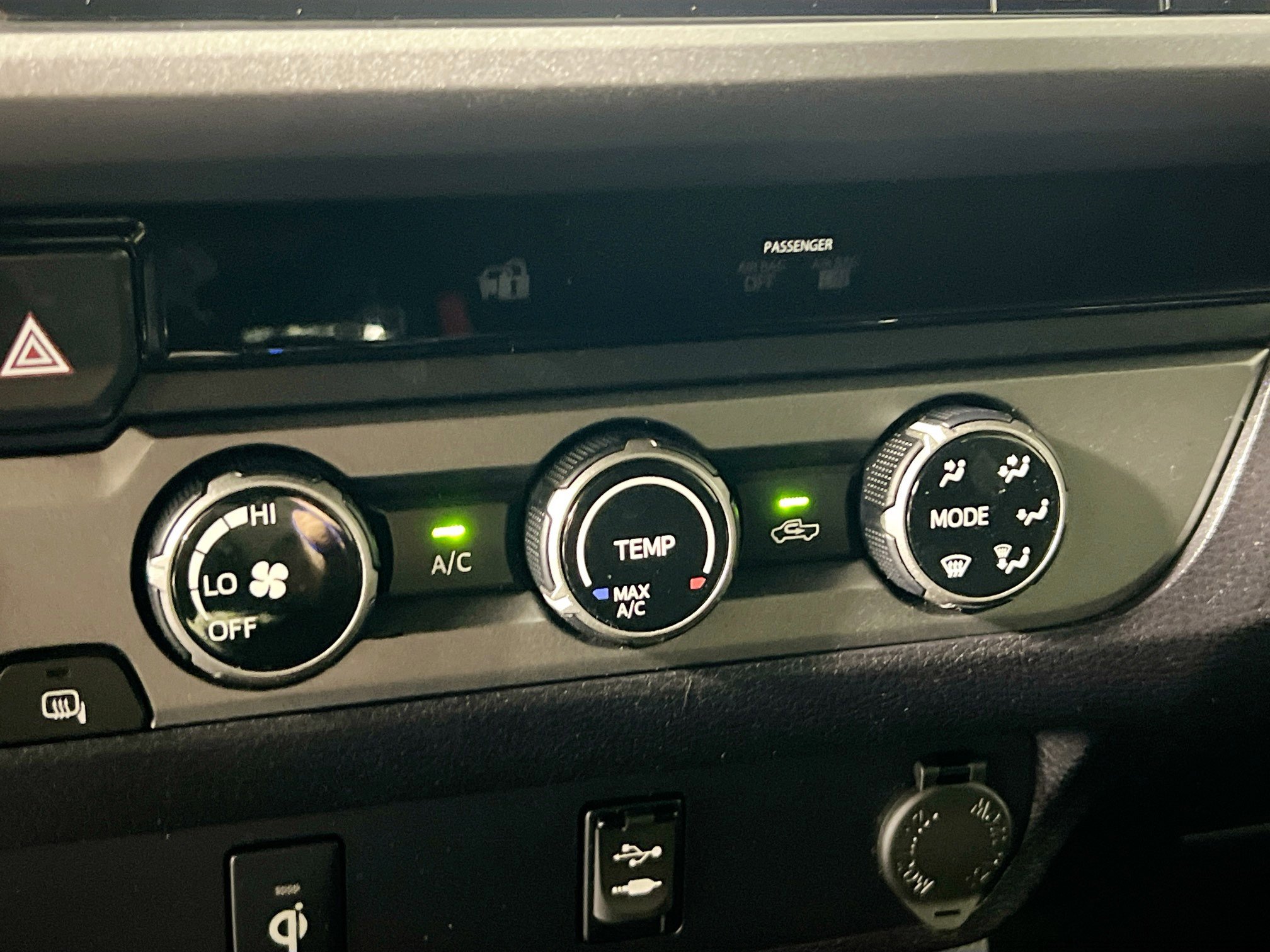 Used 2017 Toyota Tacoma TRD Sport w/ Tow Package (A/T) image 26