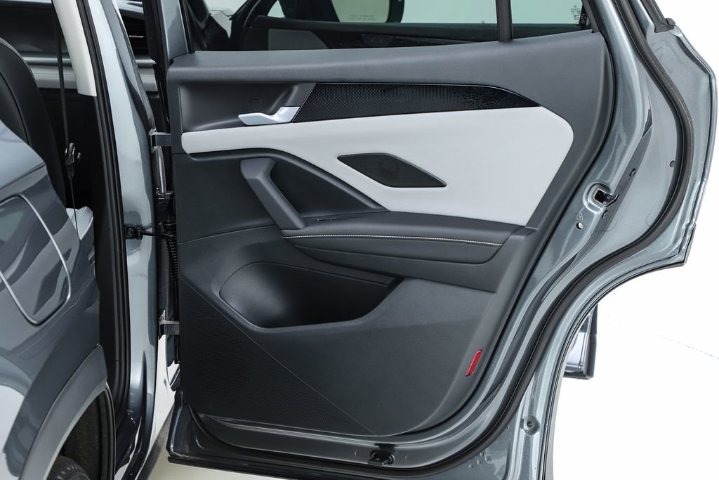 New 2026 Volkswagen Tiguan SE image 31