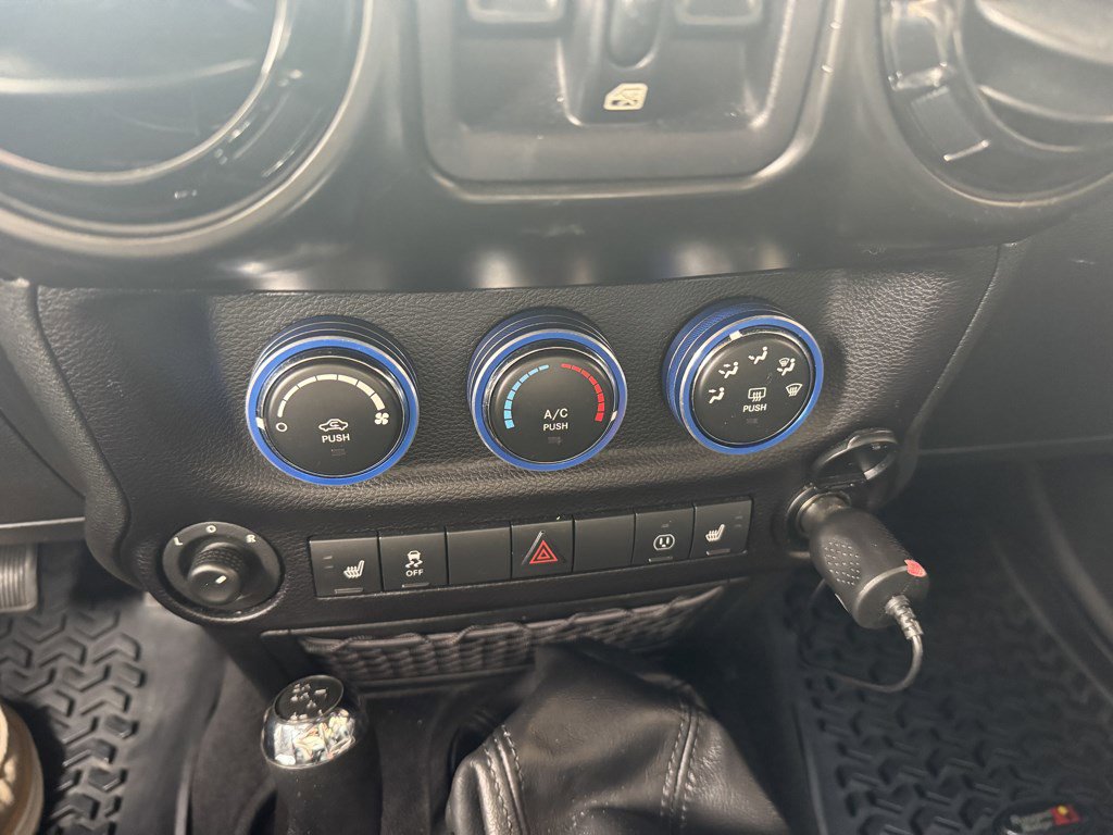 Used 2015 Jeep Wrangler Unlimited Sahara image 8