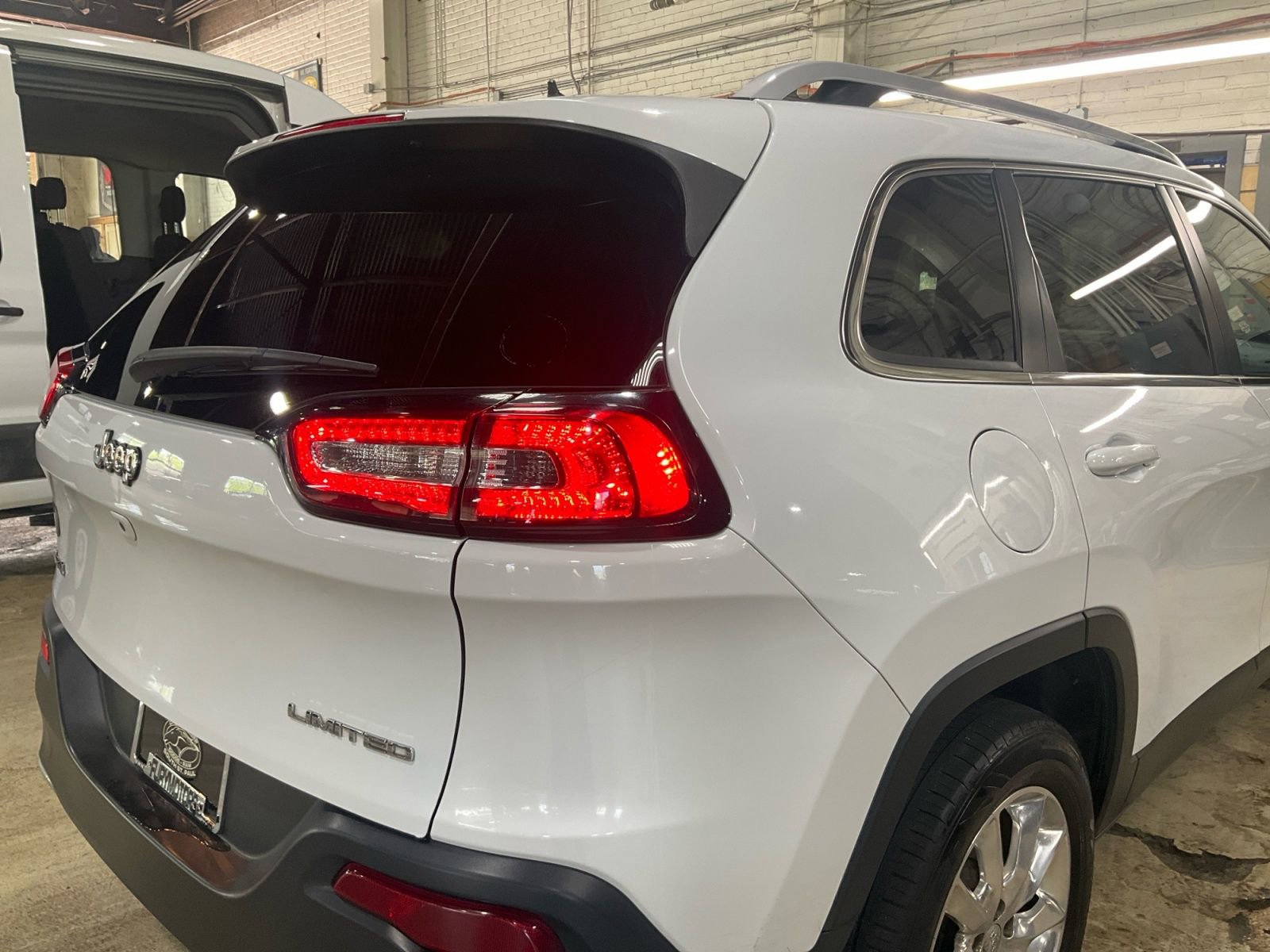 Used 2017 Jeep Cherokee Limited AWD/4WD image 18