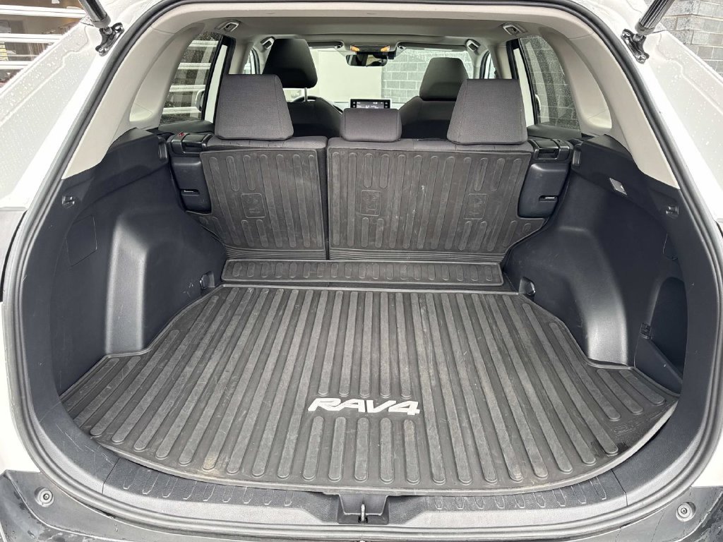 Used 2019 Toyota RAV4 XLE w/ Convenience Package AWD/4WD image 6