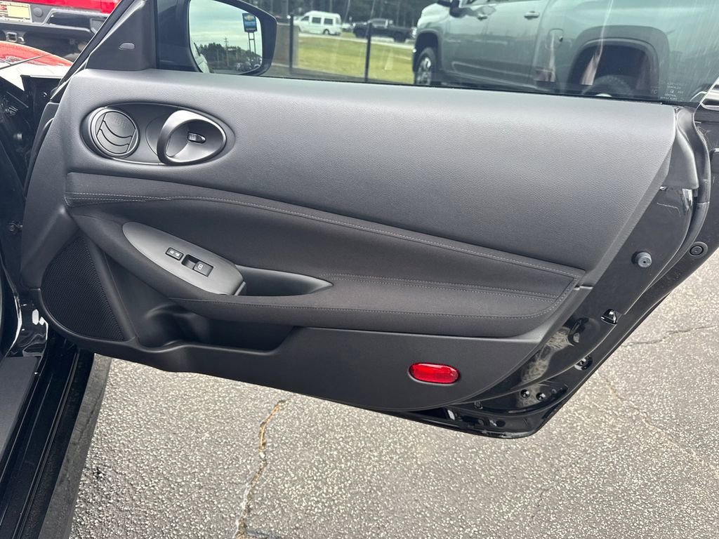 Used 2025 Nissan Z Sport w/ Floor Mat Package image 14