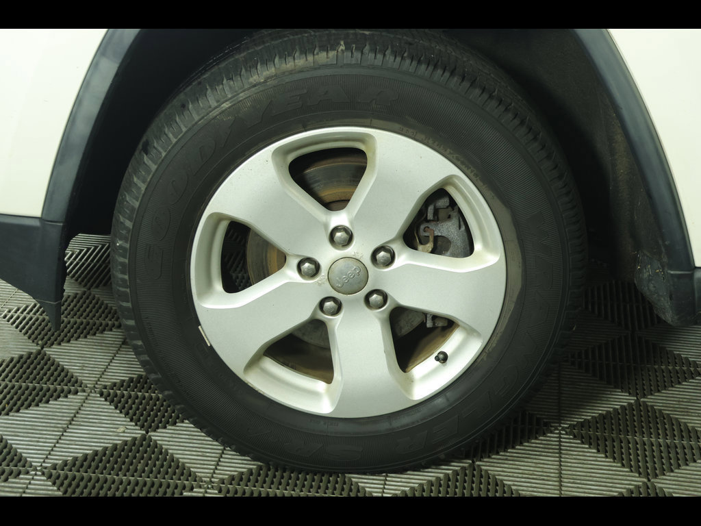 Used 2011 Jeep Grand Cherokee Laredo AWD/4WD image 5