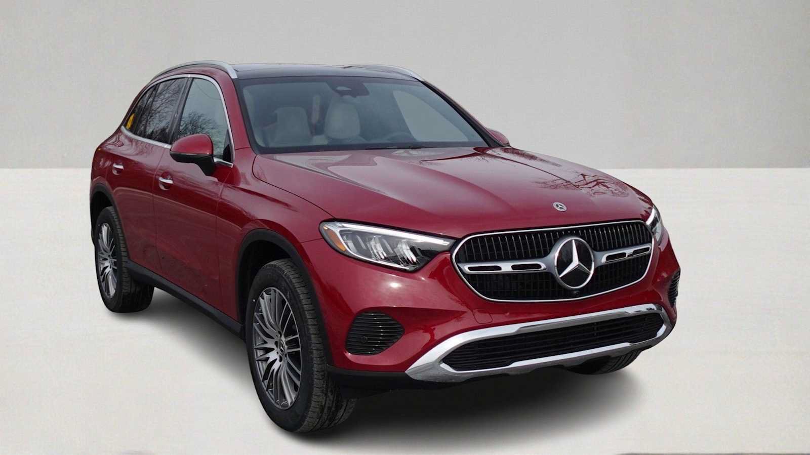 Used 2026 Mercedes-Benz GLC 300 4MATIC image 3