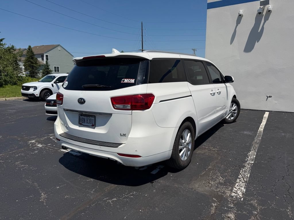 Used 2018 Kia Sedona LX w/ LX Essentials Premium Package FWD image 3