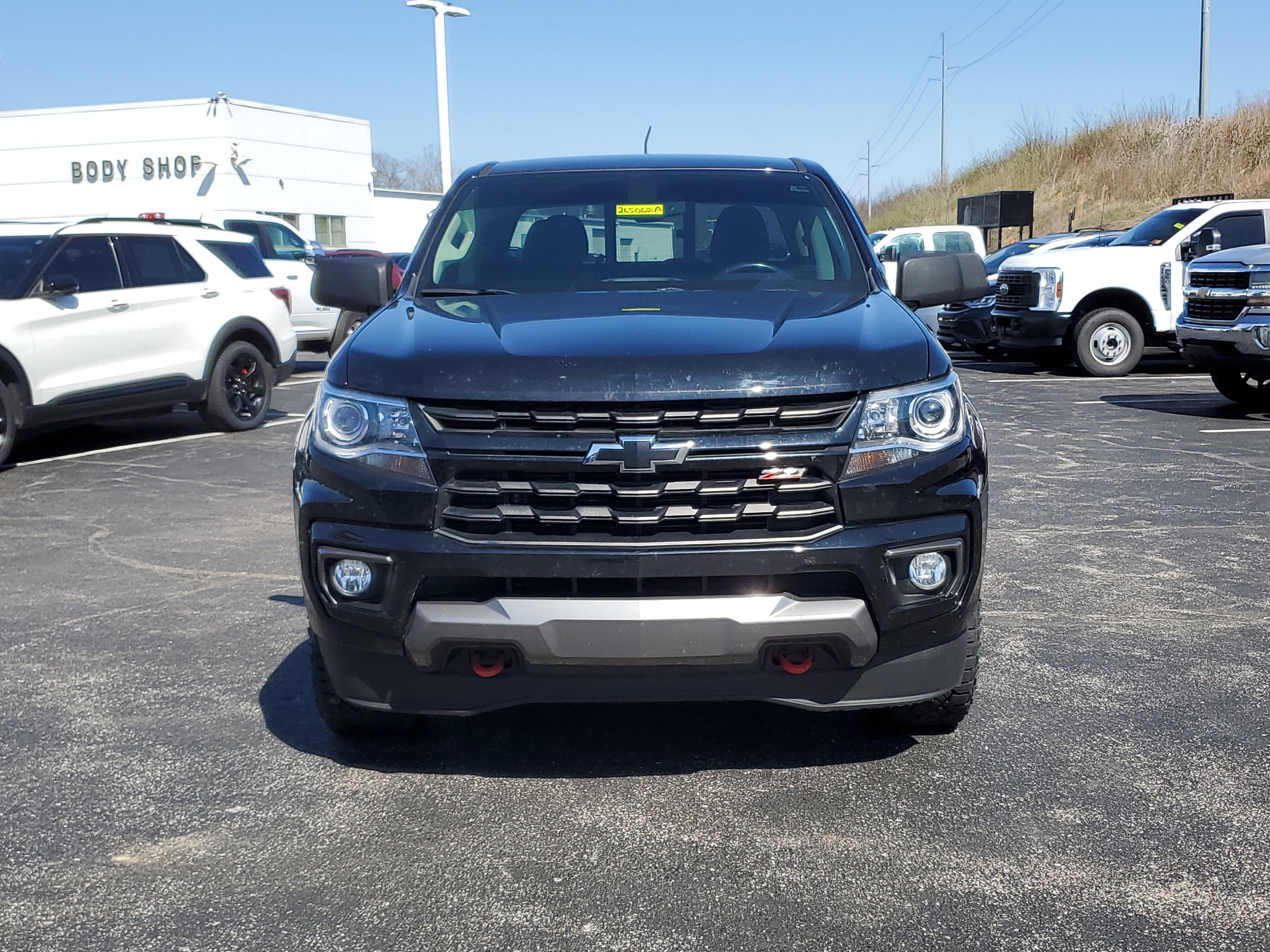 Used 2022 Chevrolet Colorado Z71 w/ Z71 Midnight Edition image 2
