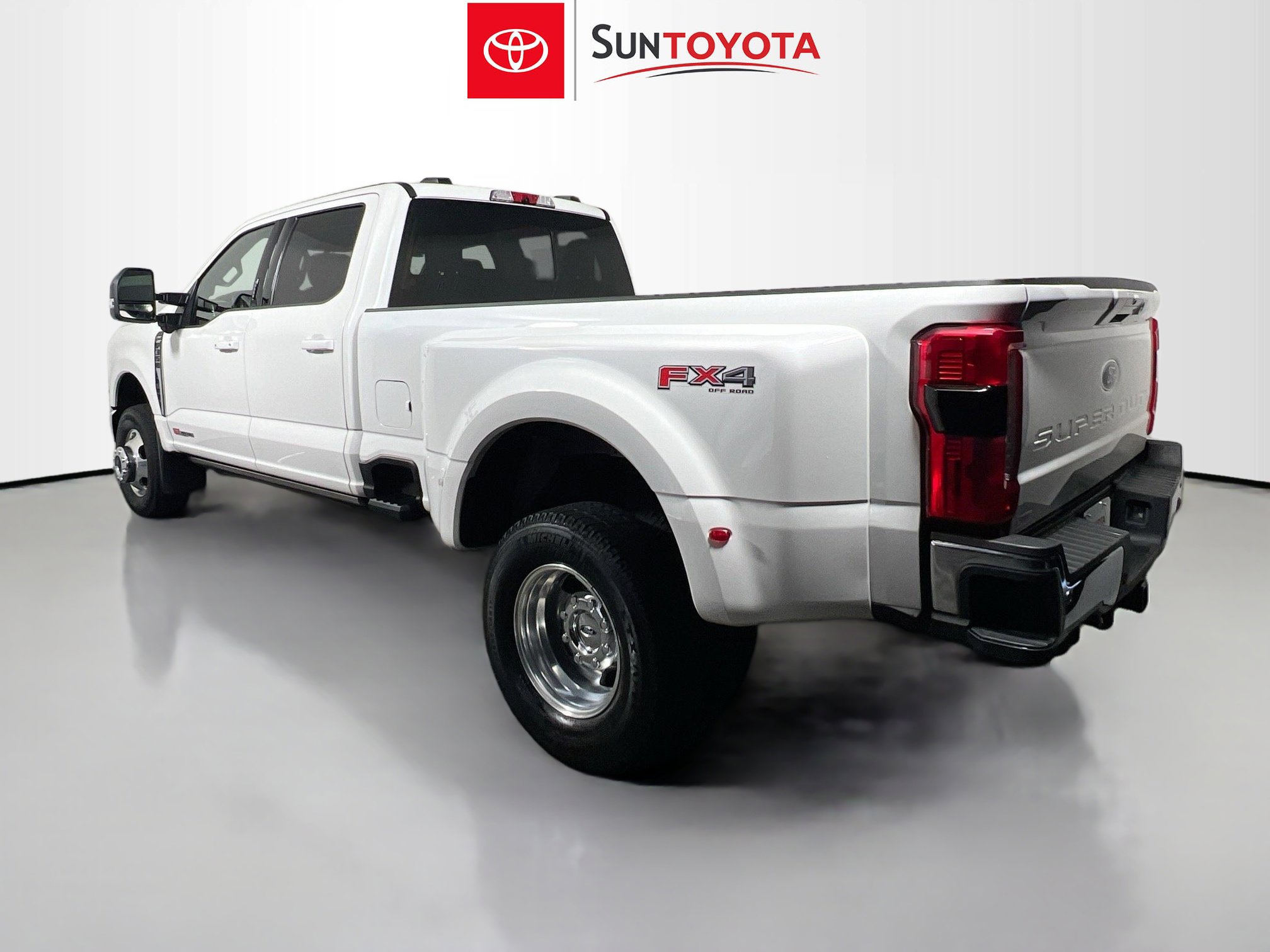 Used 2024 Ford F350 Lariat w/ Lariat Ultimate Package image 6