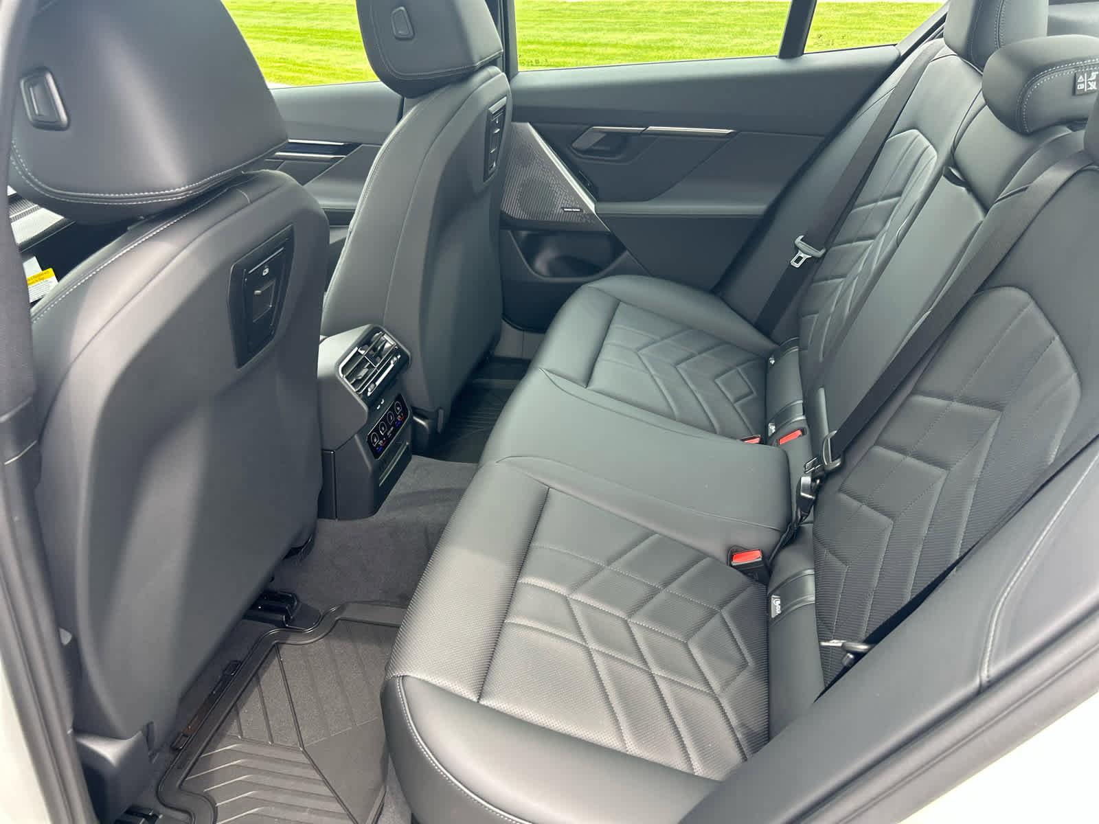 Used 2026 BMW 550e xDrive image 18