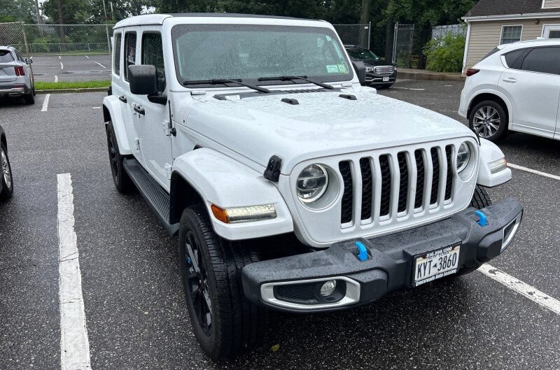 Used 2022 Jeep Wrangler Unlimited Sahara w/ Cold Weather Group AWD/4WD image 1