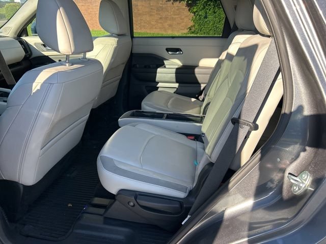 Used 2023 Nissan Pathfinder SL w/ SL Premium Package AWD/4WD image 7