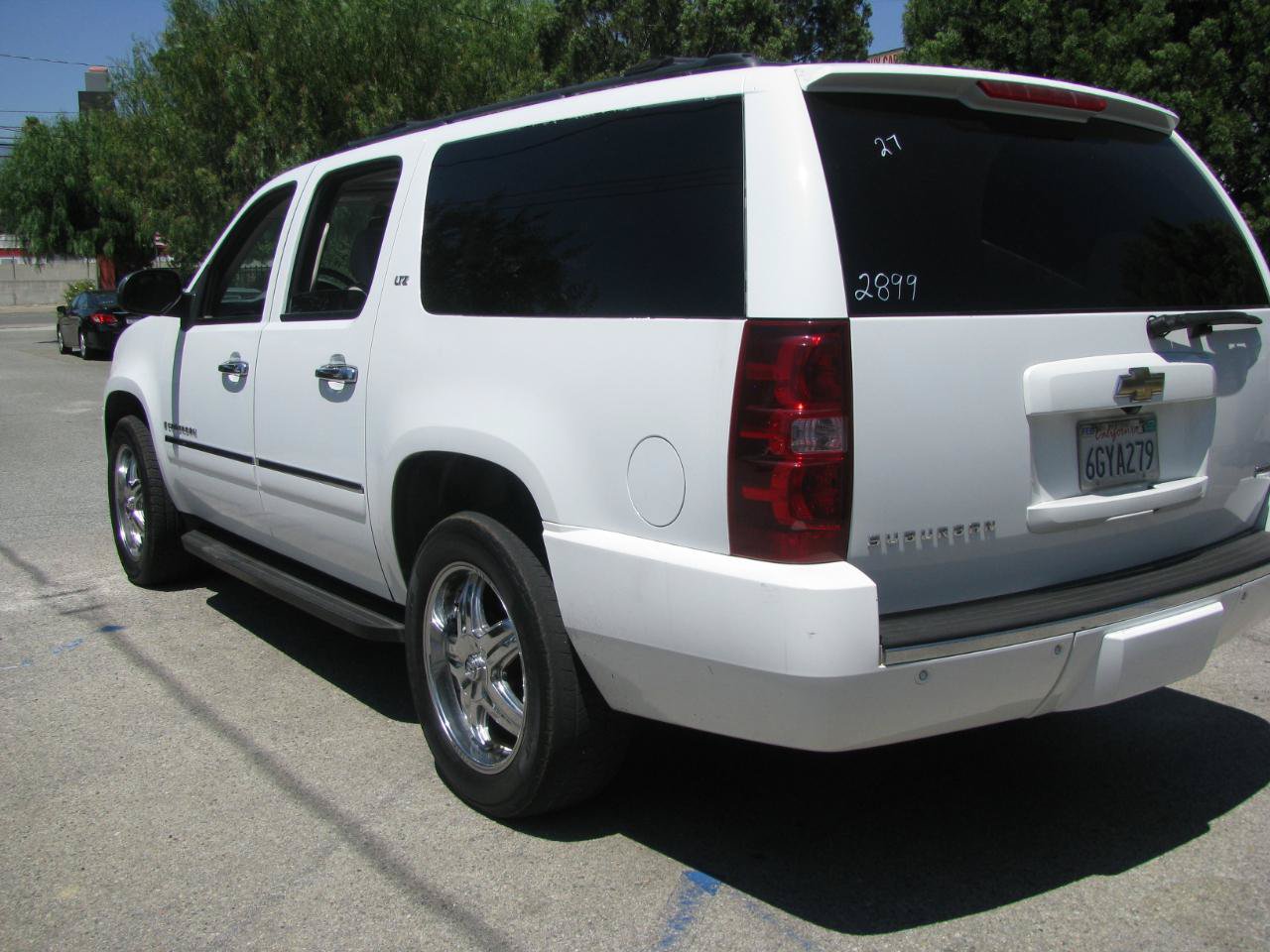 Used 2009 Chevrolet Suburban LTZ RWD image 4