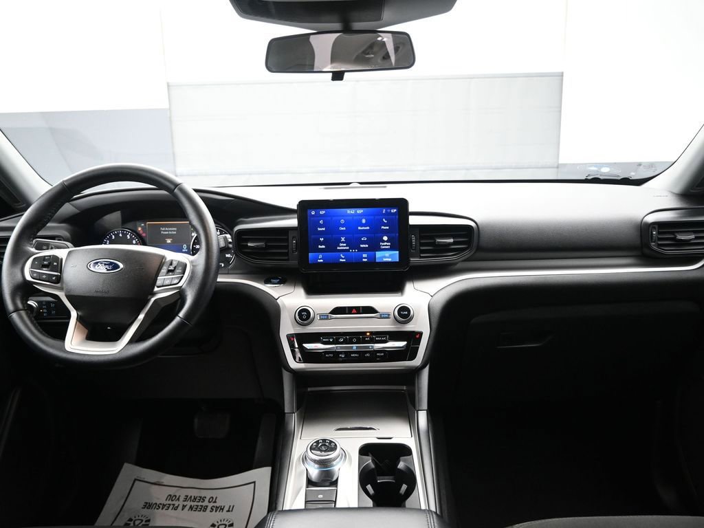 Used 2022 Ford Explorer XLT image 24