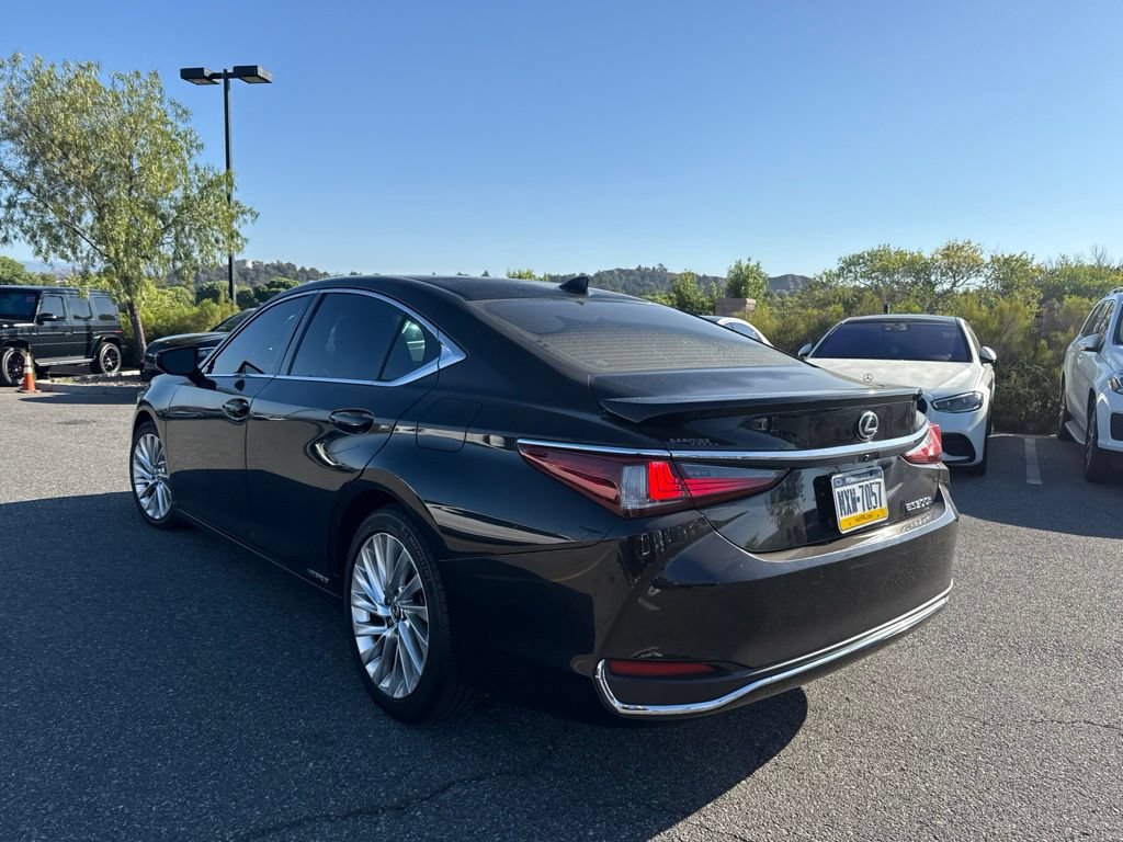 Used 2020 Lexus ES 300h w/ Accessory Package FWD image 7