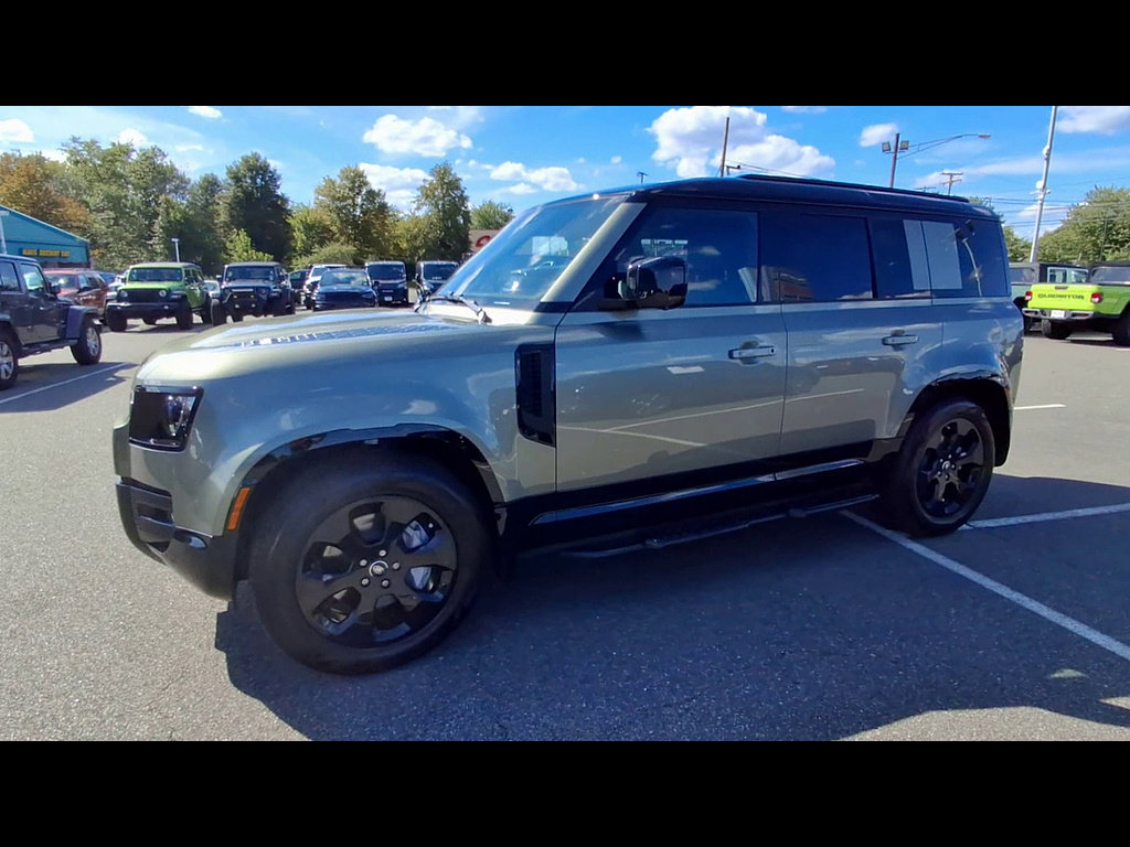 Used 2025 Land Rover Defender 110 X-Dynamic SE AWD/4WD image 4