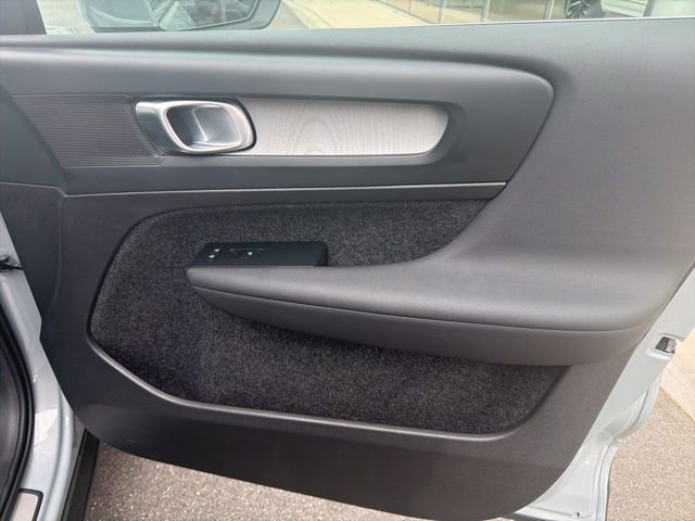 Certified 2025 Volvo XC40 B5 Core image 16