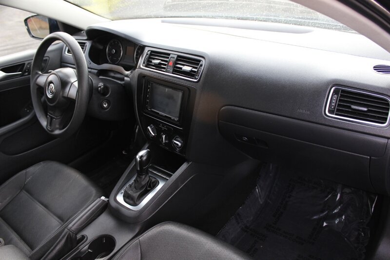 Used 2012 Volkswagen Jetta SE FWD image 16