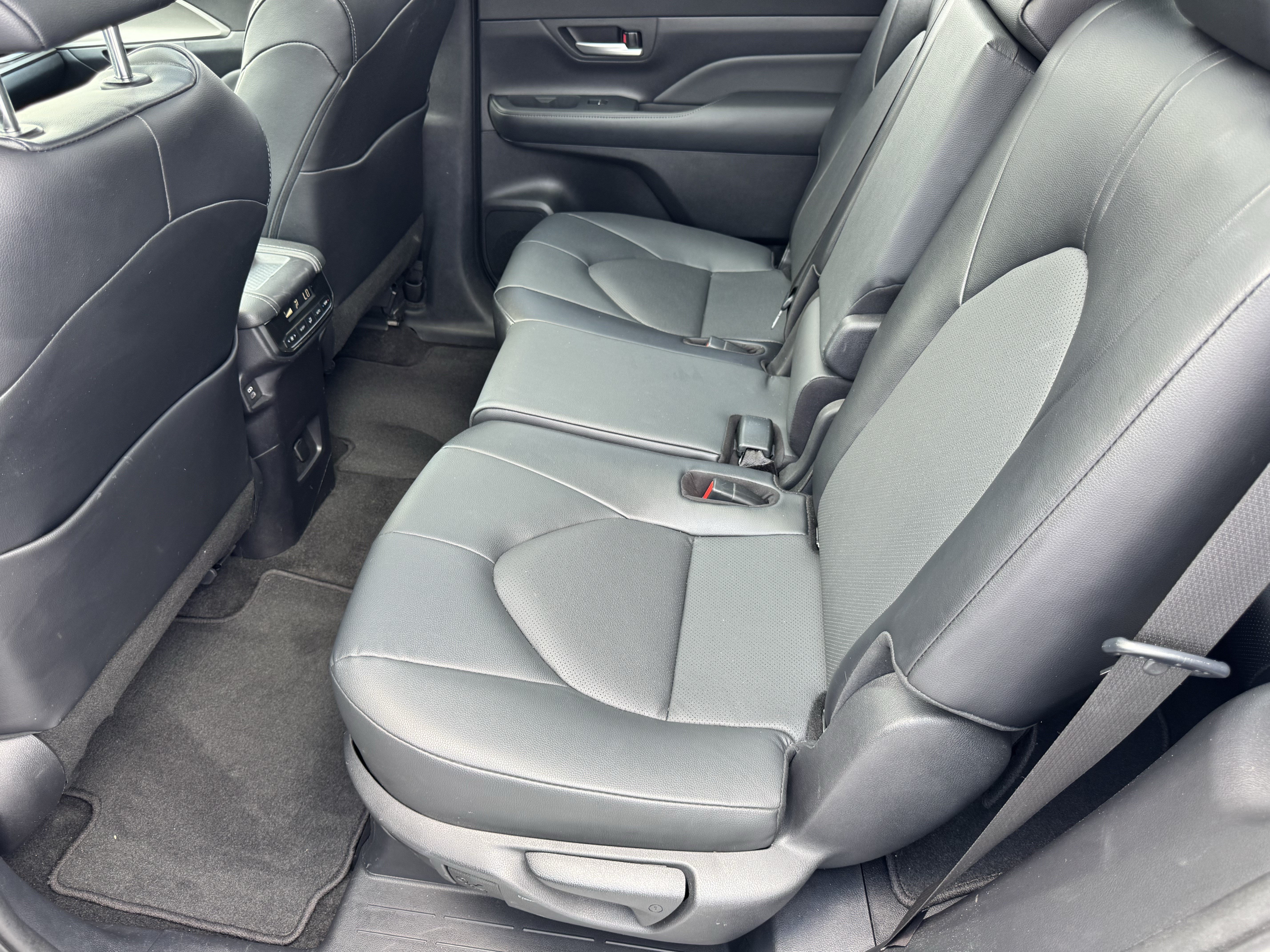 Used 2024 Toyota Grand Highlander AWD Hybrid image 26