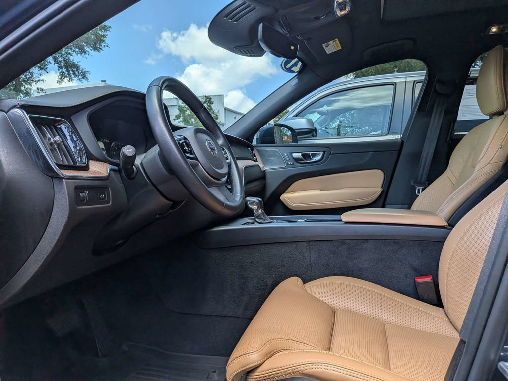 Used 2021 Volvo XC60 T5 Inscription w/ Protection Package Premier FWD image 2