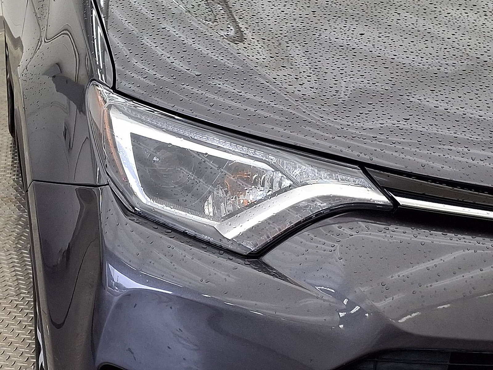 Used 2018 Toyota RAV4 LE w/ All Weather Liner Package AWD/4WD image 28