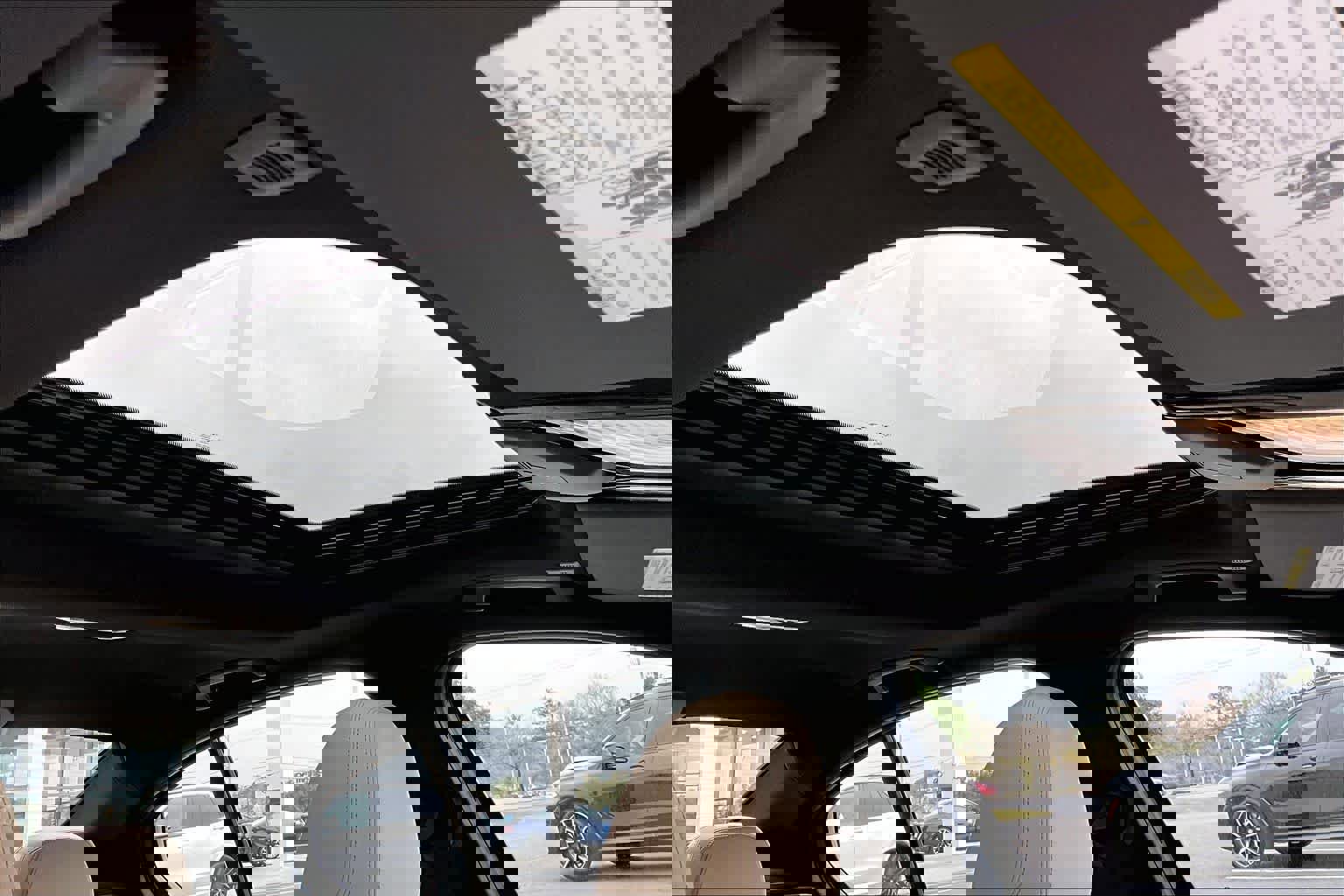 Certified 2024 BMW 330i Sedan w/ Premium Package image 13